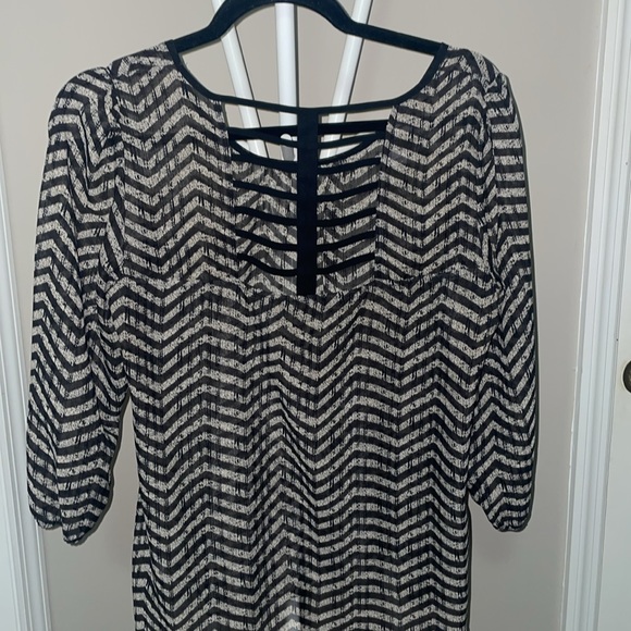 Black and cream top - Picture 4 of 5